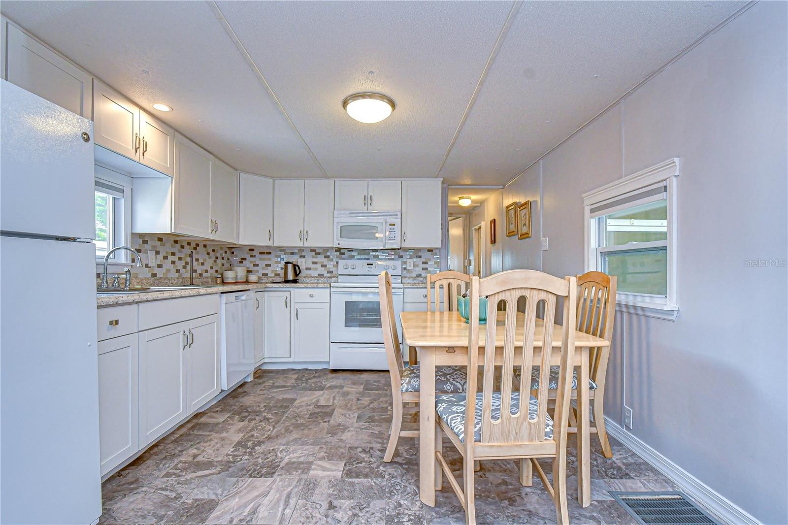 Image 8 of 48 For 38634 Lansing Avenue