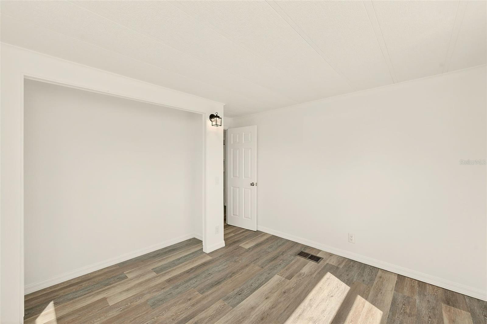 Image 21 of 38 For 10301 Hudson Avenue