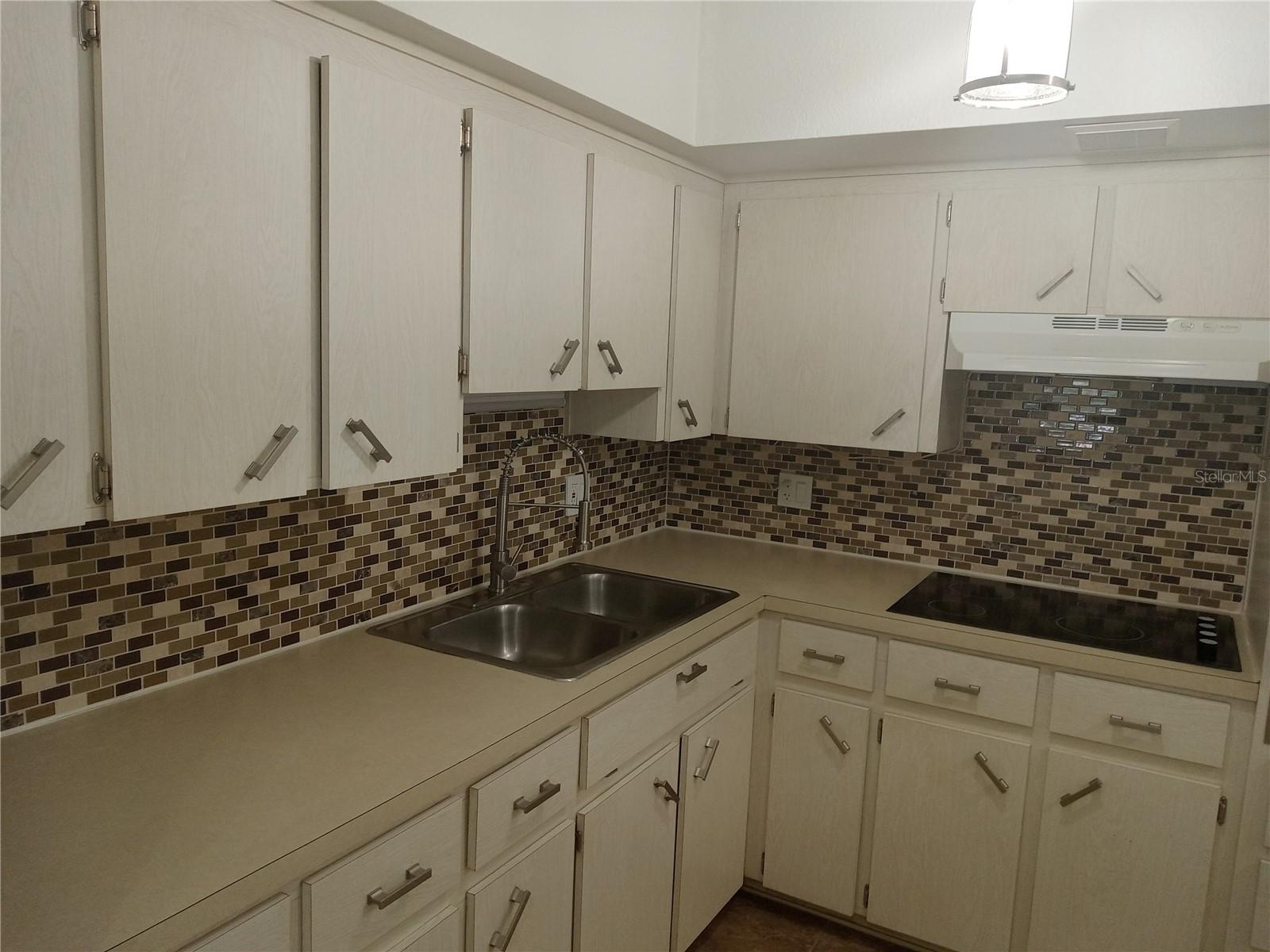 Image 10 of 48 For 2331 Finlandia Lane 53