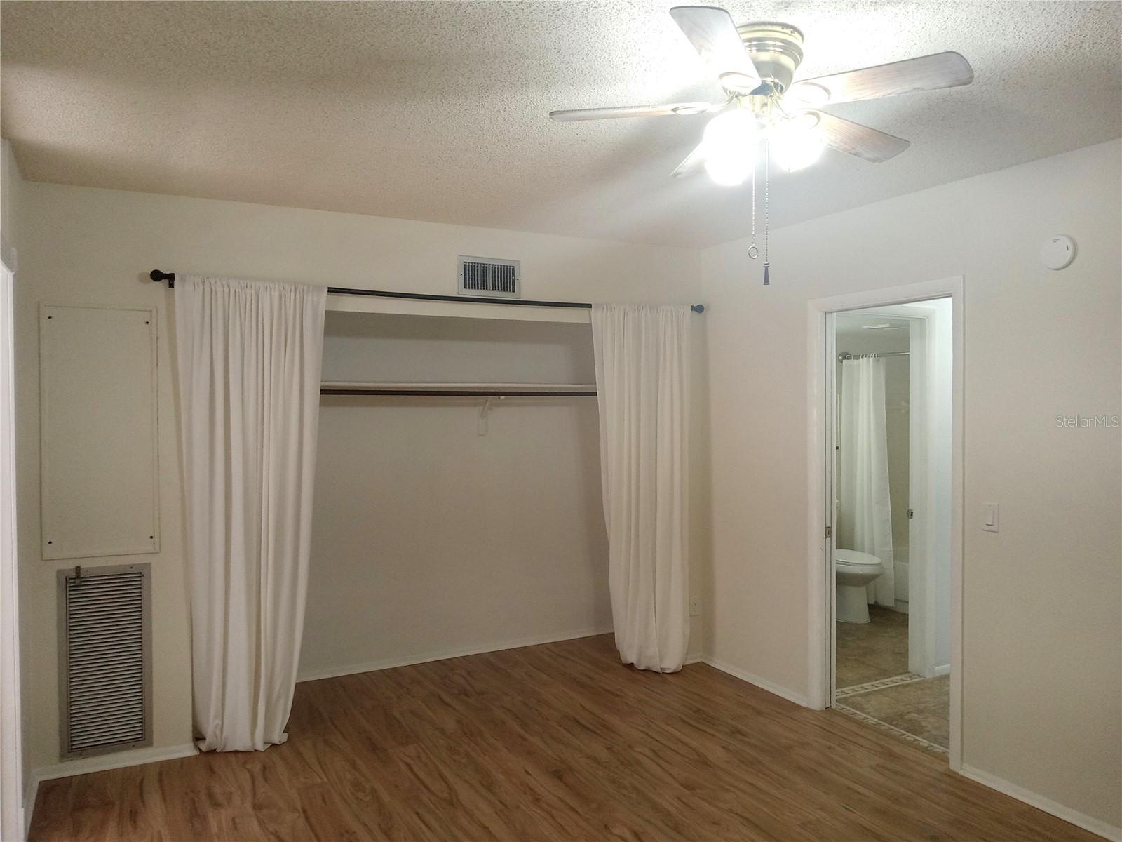 Image 23 of 48 For 2331 Finlandia Lane 53