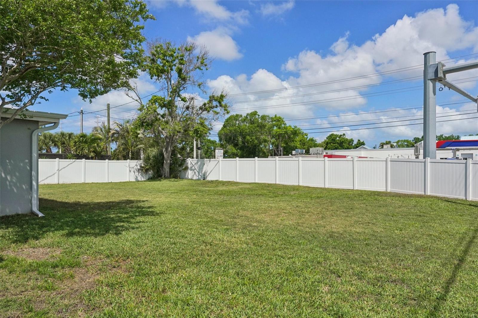 Image 33 of 40 For 13133 Dorchester Drive