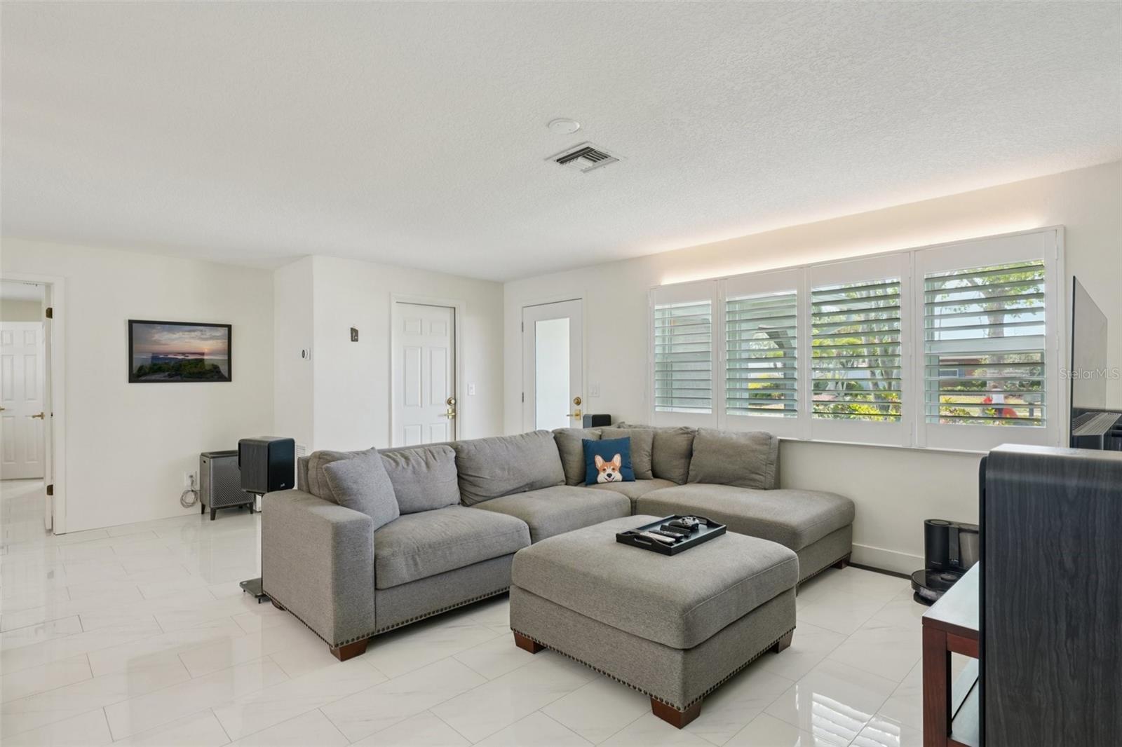 Image 7 of 40 For 13133 Dorchester Drive