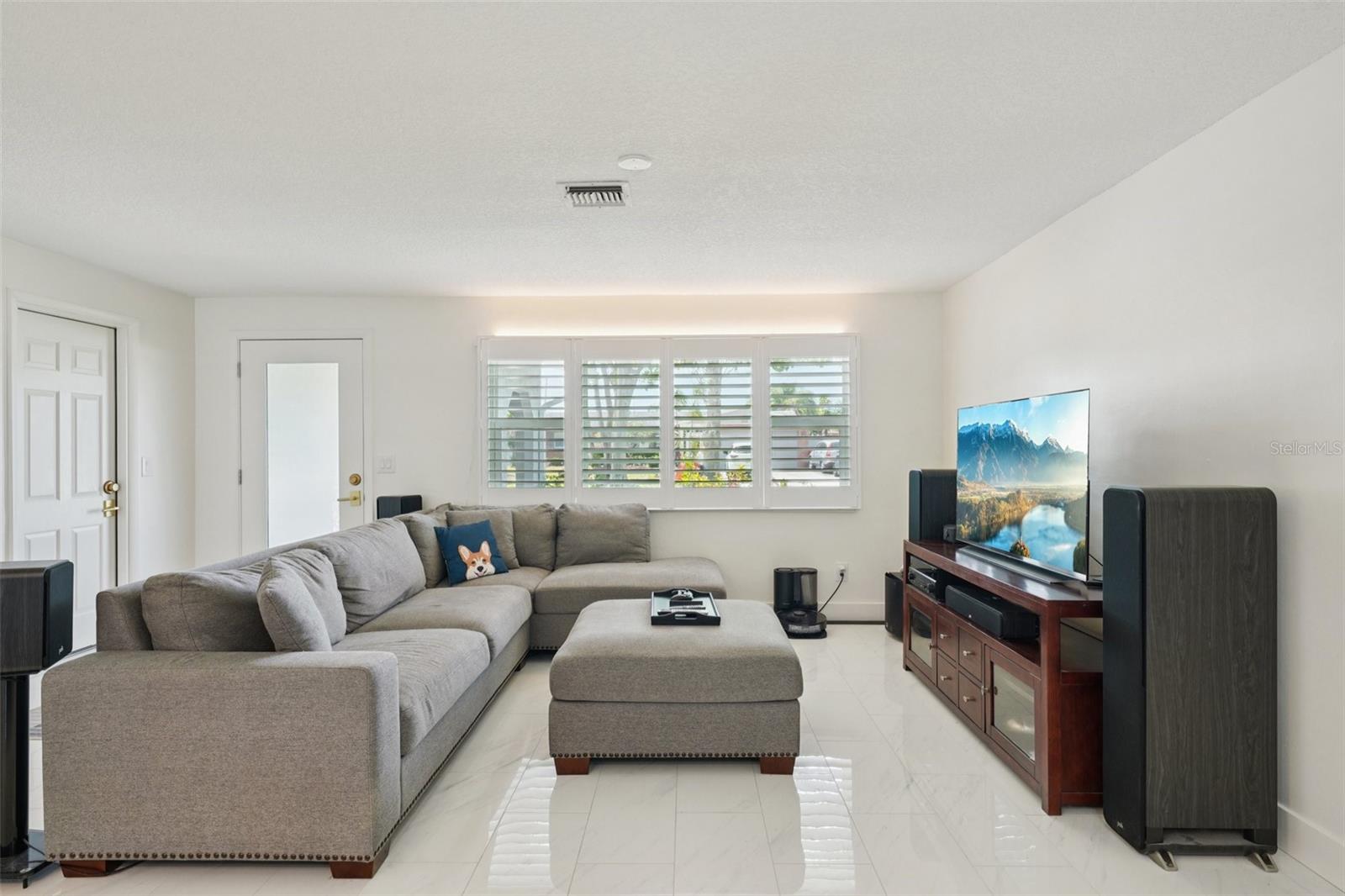 Image 8 of 40 For 13133 Dorchester Drive