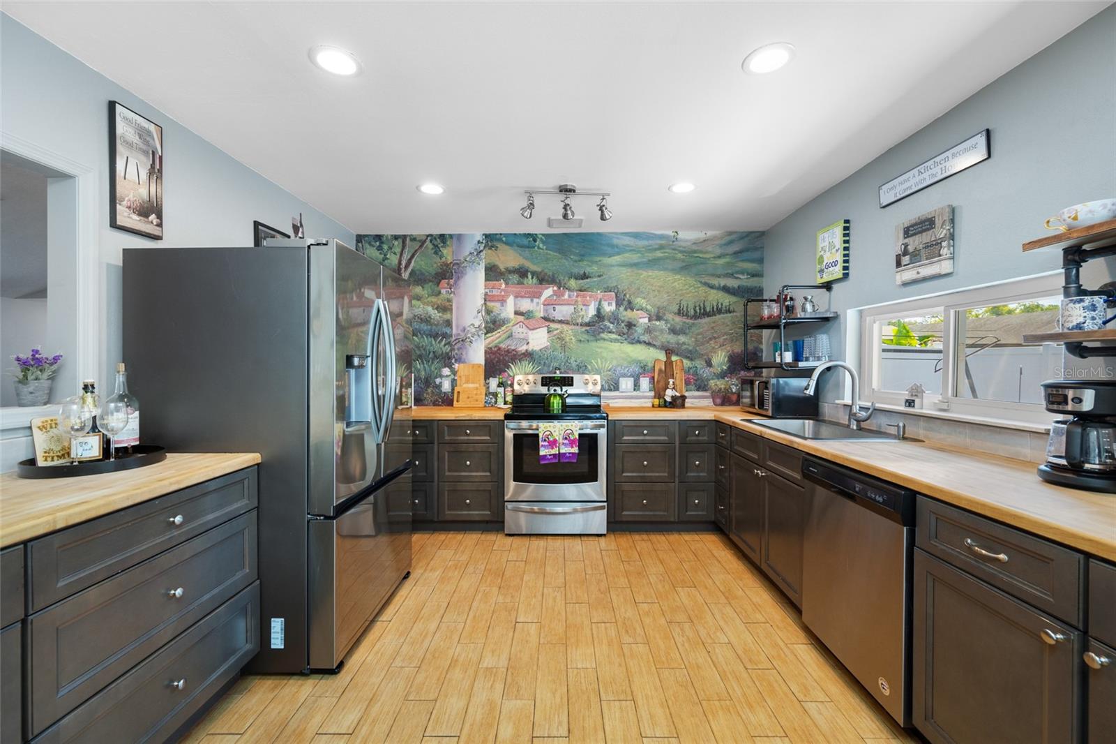 Image 11 of 55 For 2424 Osprey Avenue