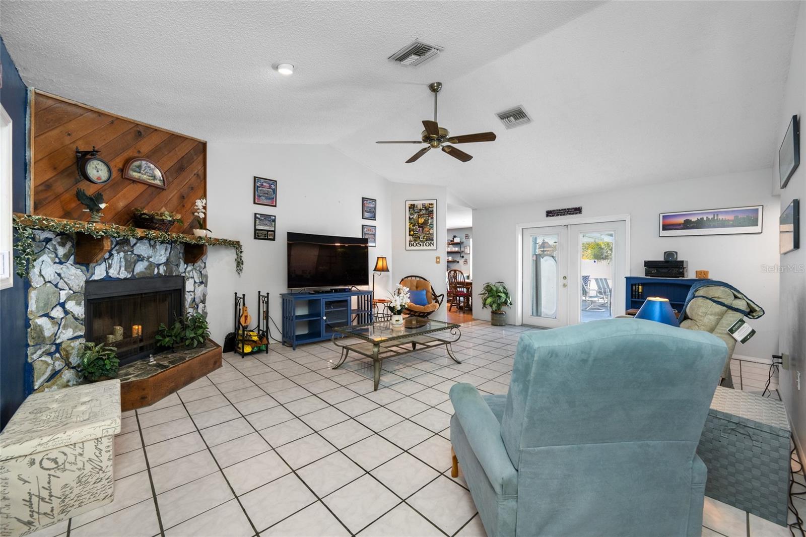 Image 19 of 55 For 2424 Osprey Avenue