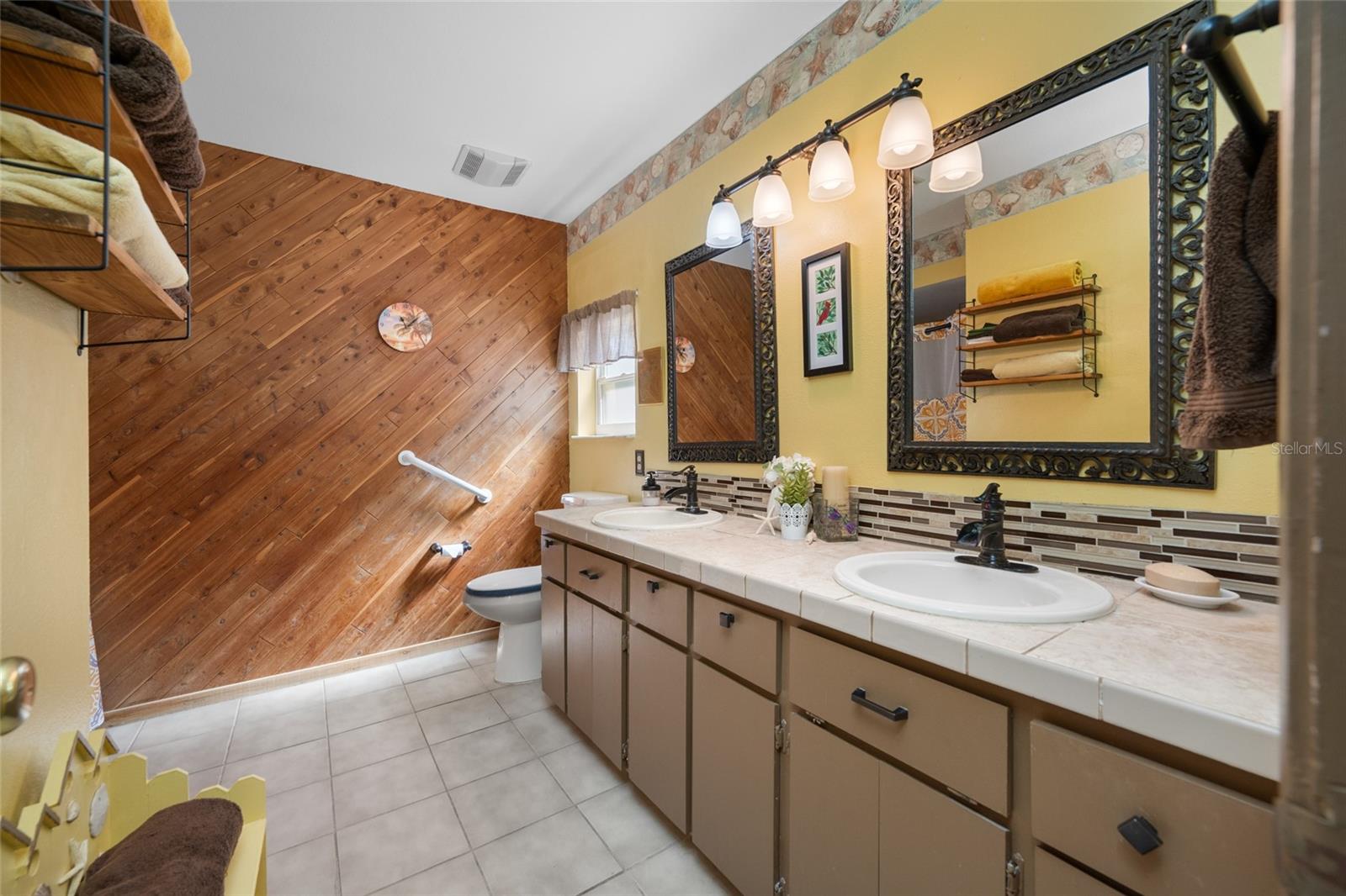 Image 24 of 55 For 2424 Osprey Avenue