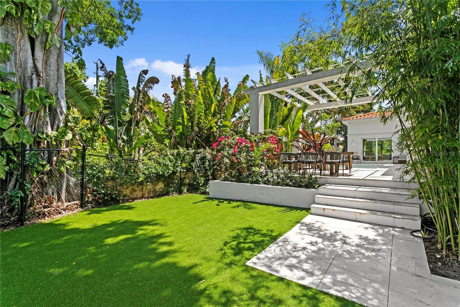 Image 12 of 78 For 325 22nd Avenue Ne