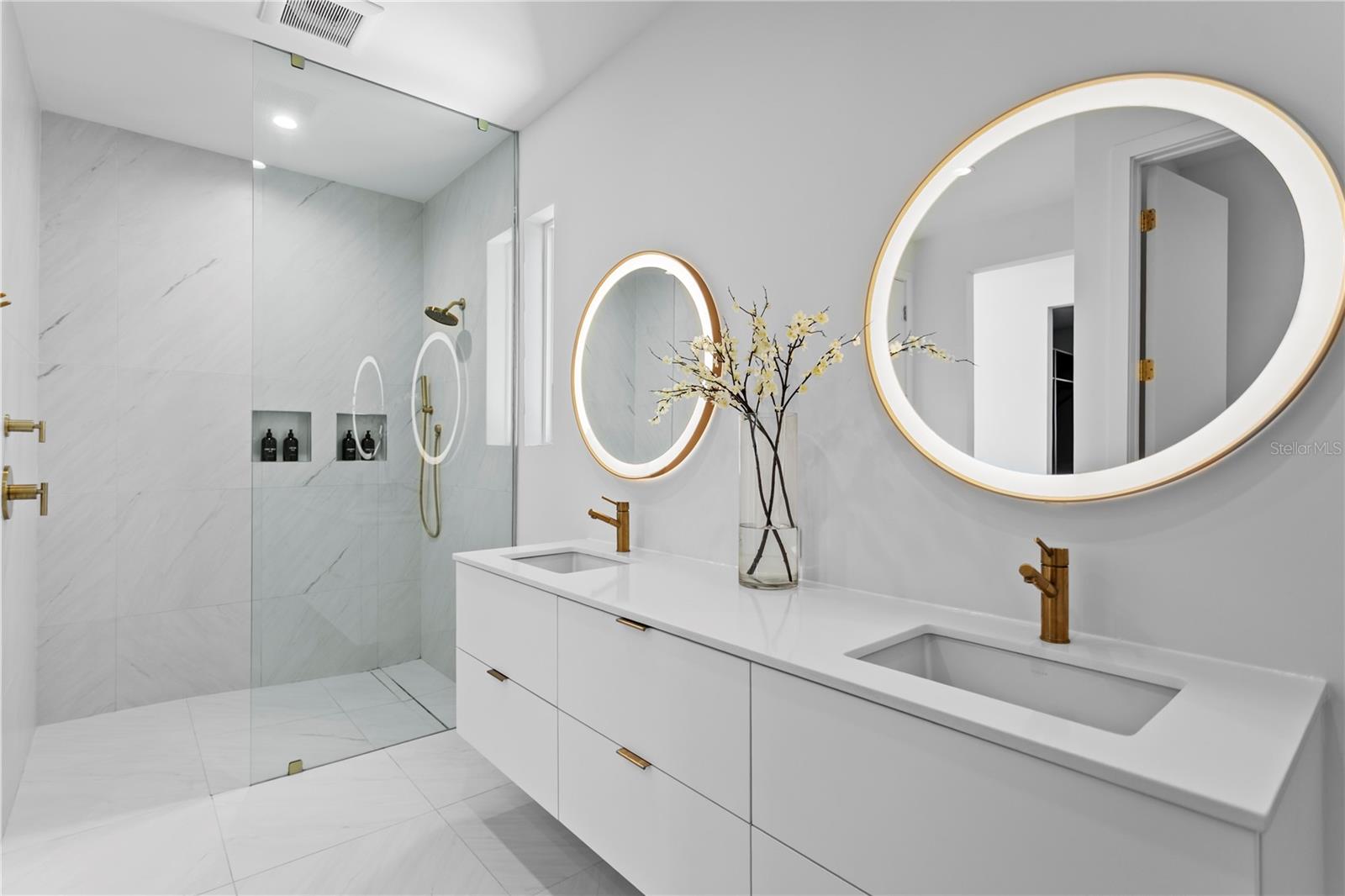 Image 16 of 78 For 325 22nd Avenue Ne