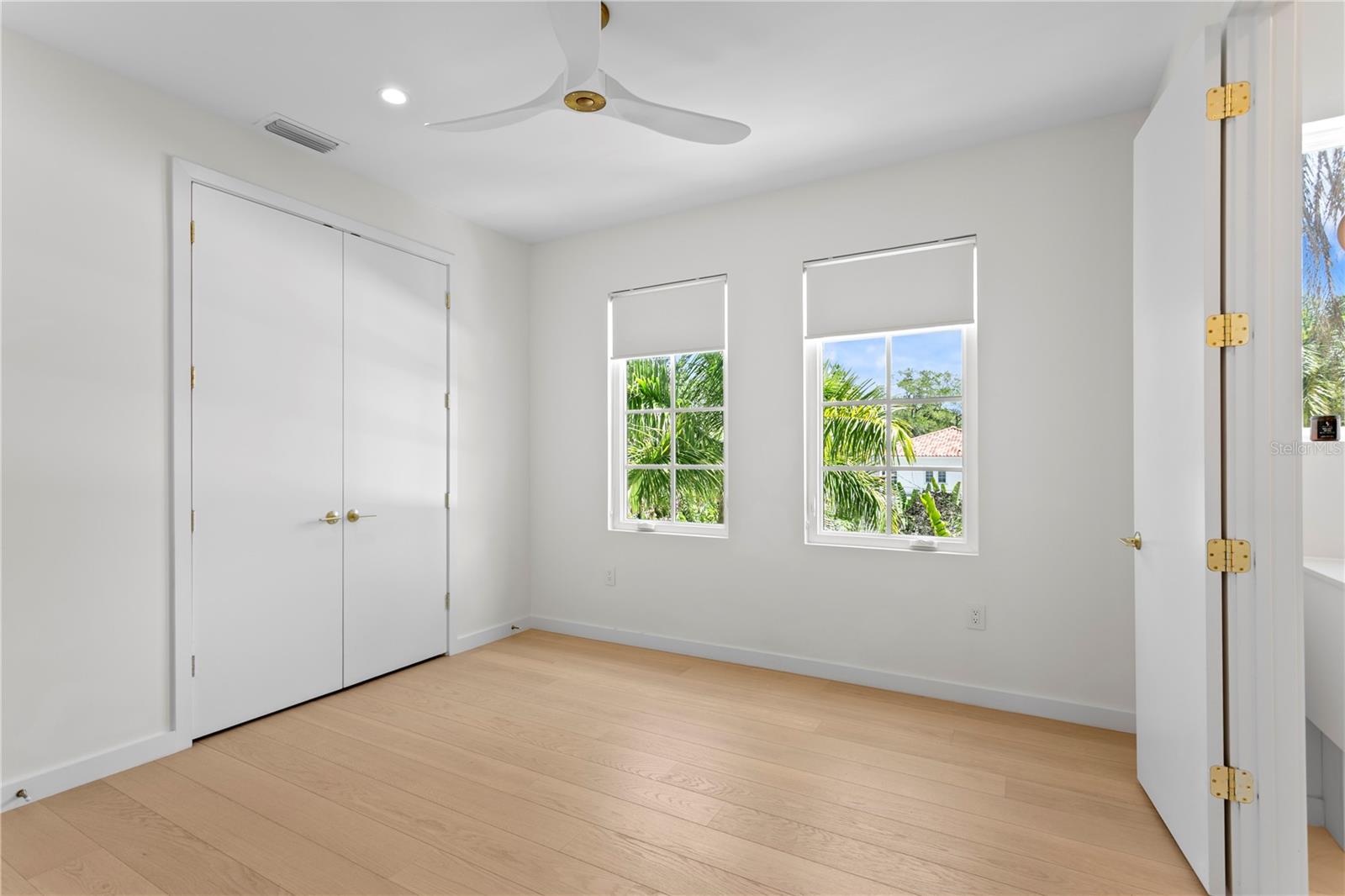 Image 18 of 78 For 325 22nd Avenue Ne