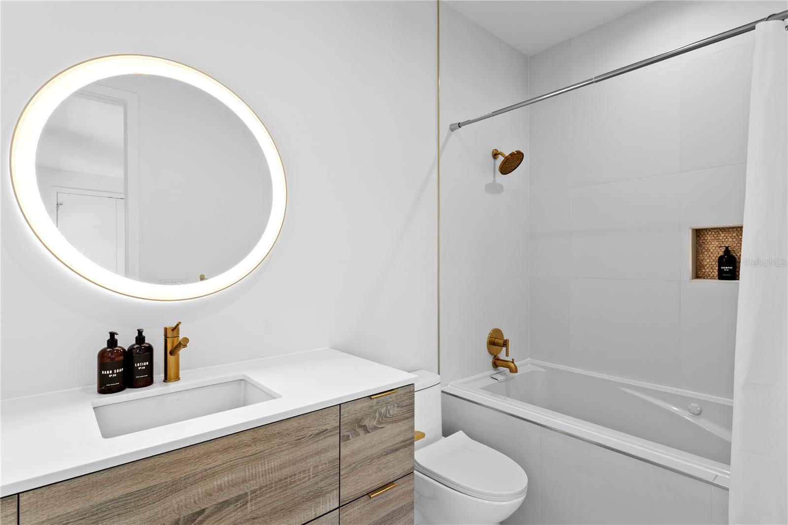 Image 19 of 78 For 325 22nd Avenue Ne