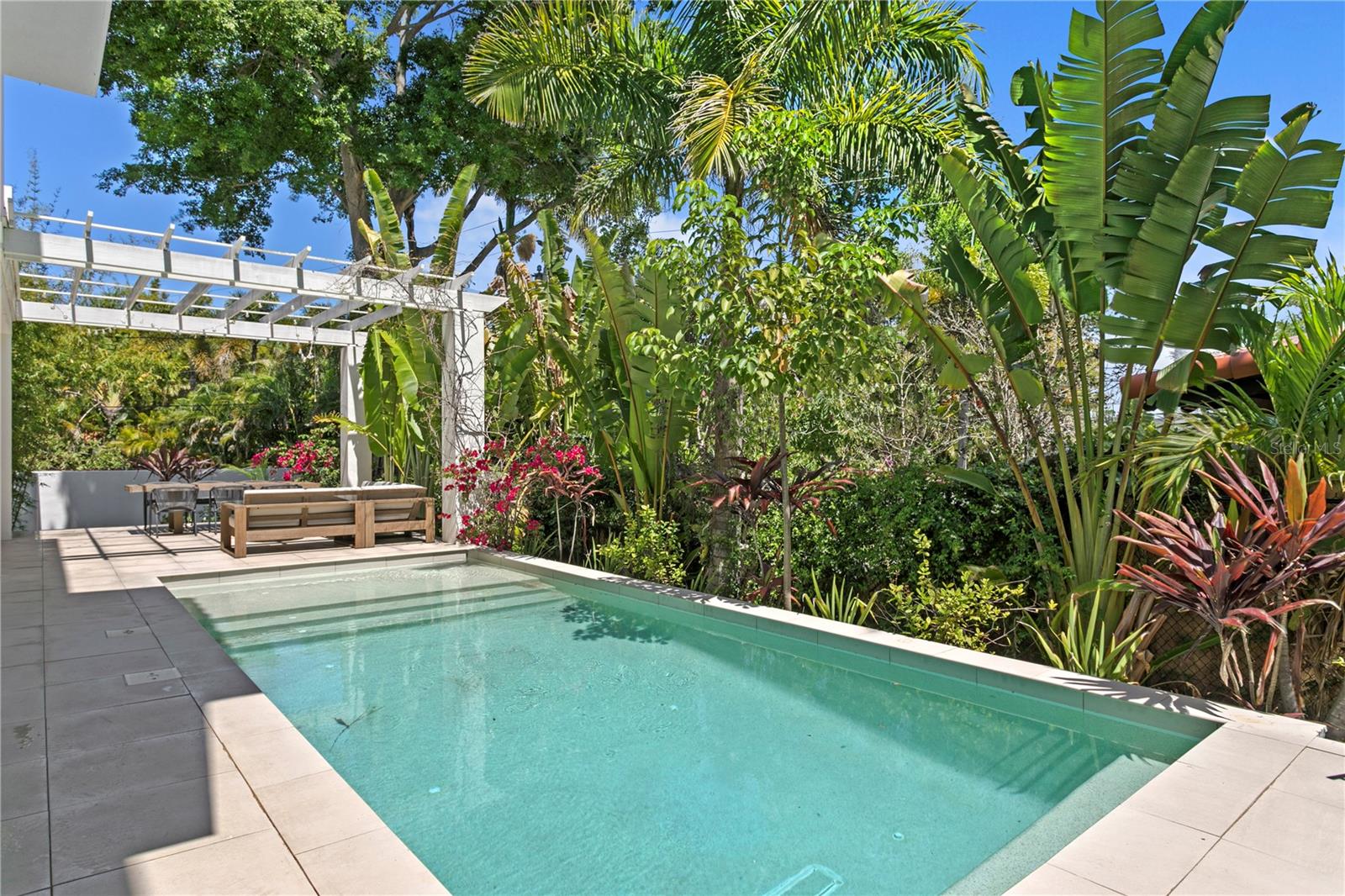 Image 2 of 78 For 325 22nd Avenue Ne