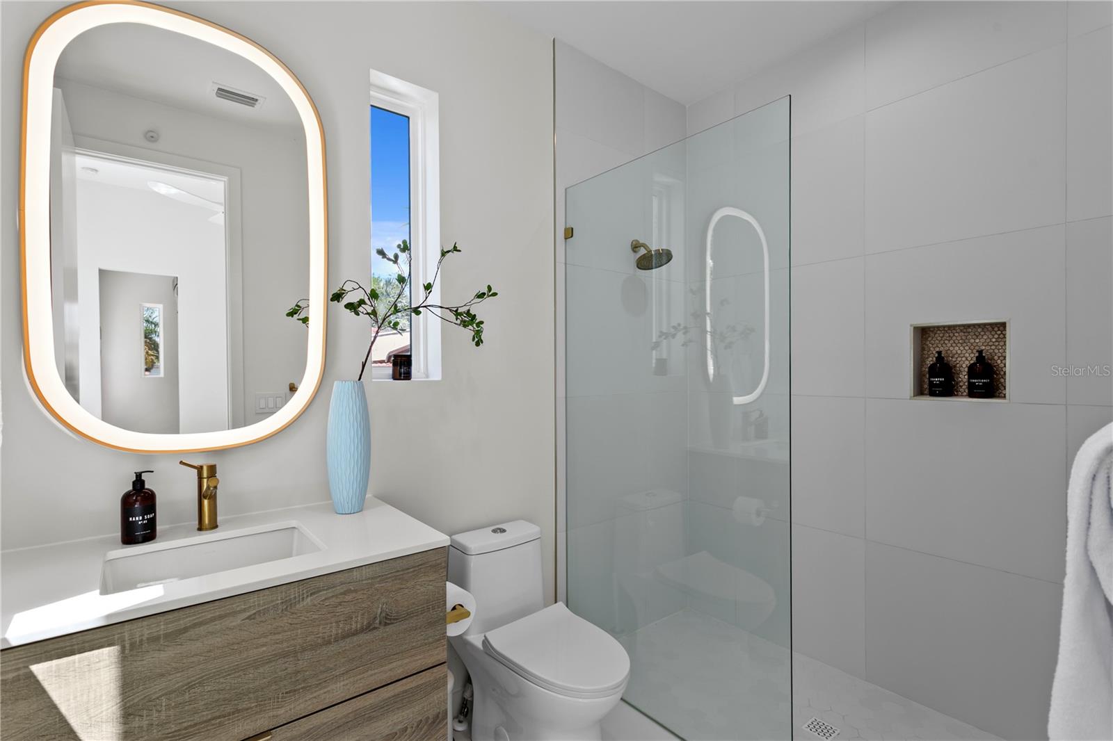 Image 21 of 78 For 325 22nd Avenue Ne