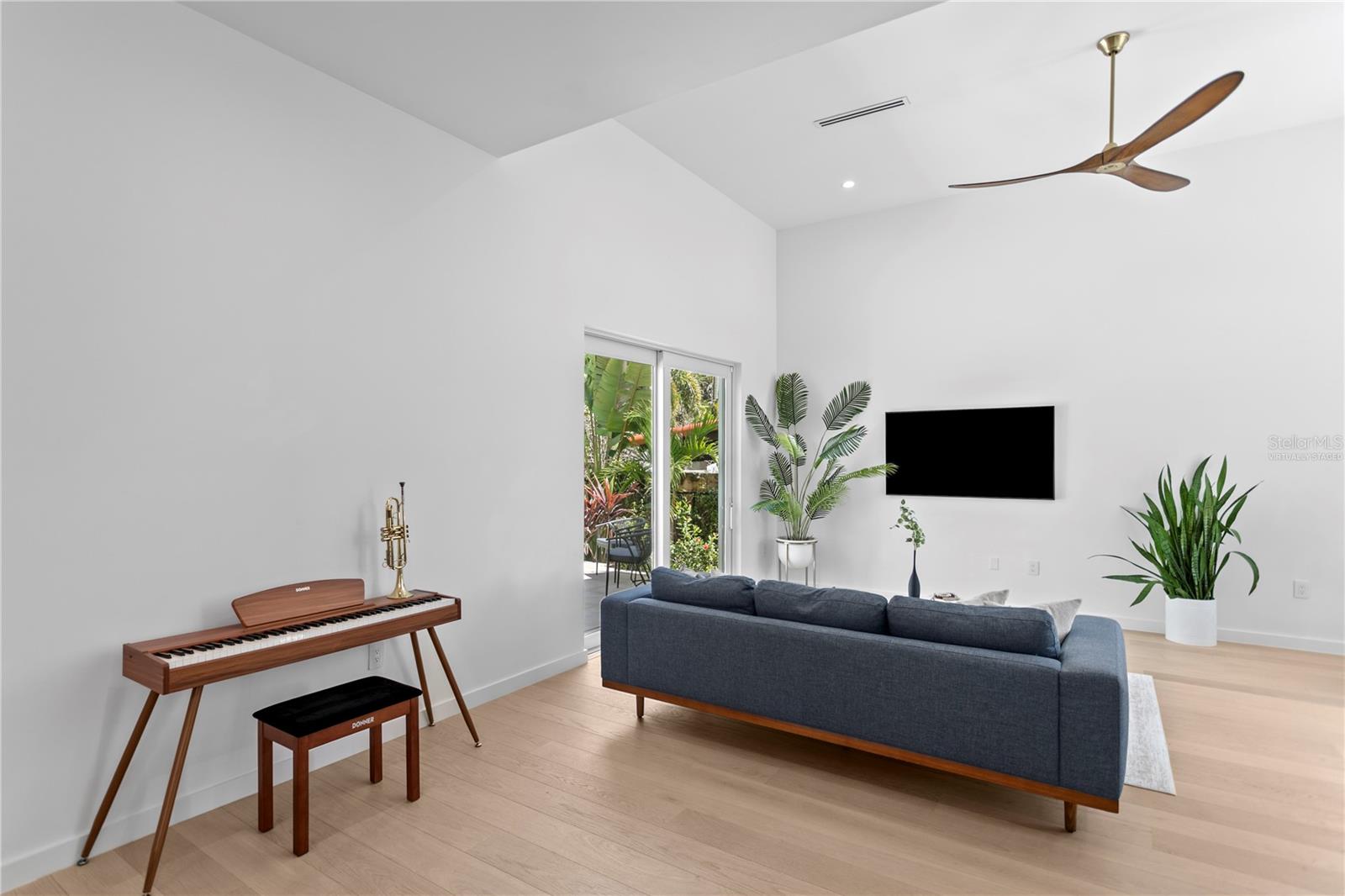 Image 22 of 78 For 325 22nd Avenue Ne