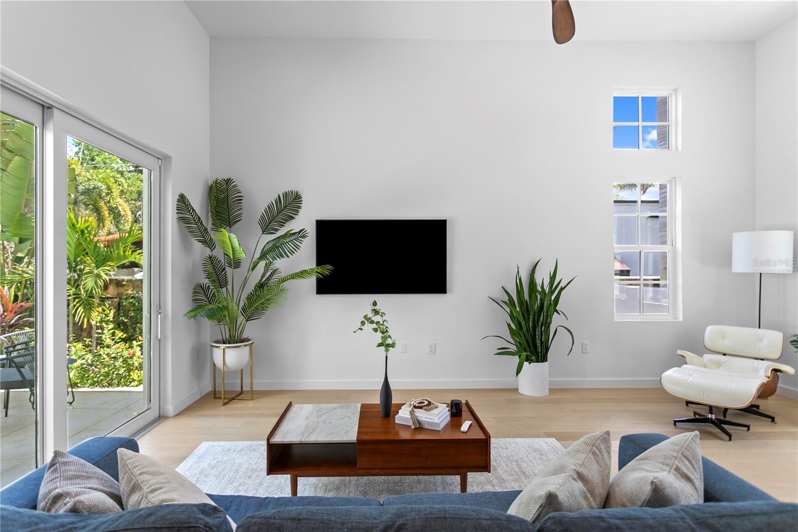 Image 3 of 78 For 325 22nd Avenue Ne