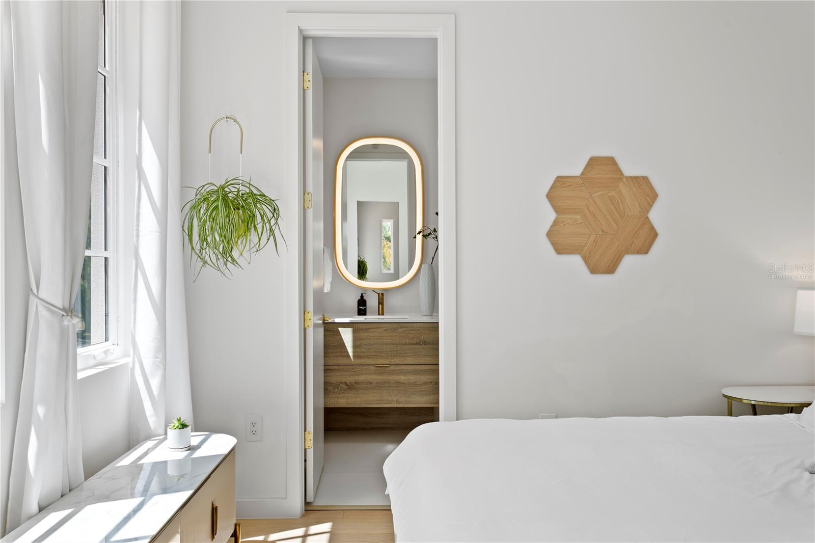 Image 46 of 78 For 325 22nd Avenue Ne