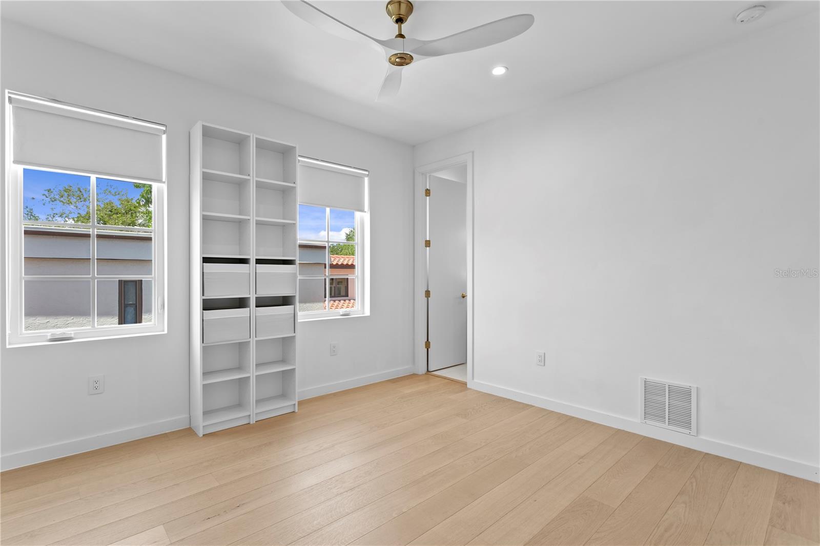 Image 48 of 78 For 325 22nd Avenue Ne