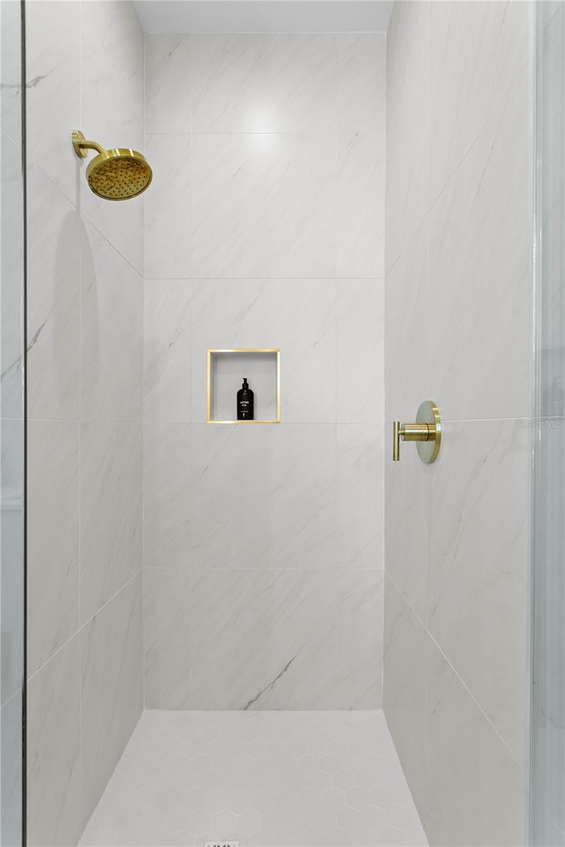 Image 51 of 78 For 325 22nd Avenue Ne