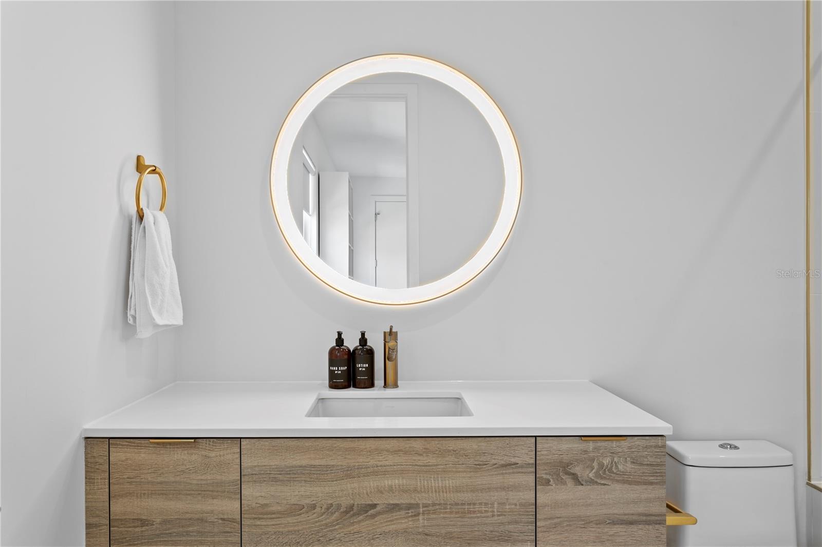 Image 52 of 78 For 325 22nd Avenue Ne