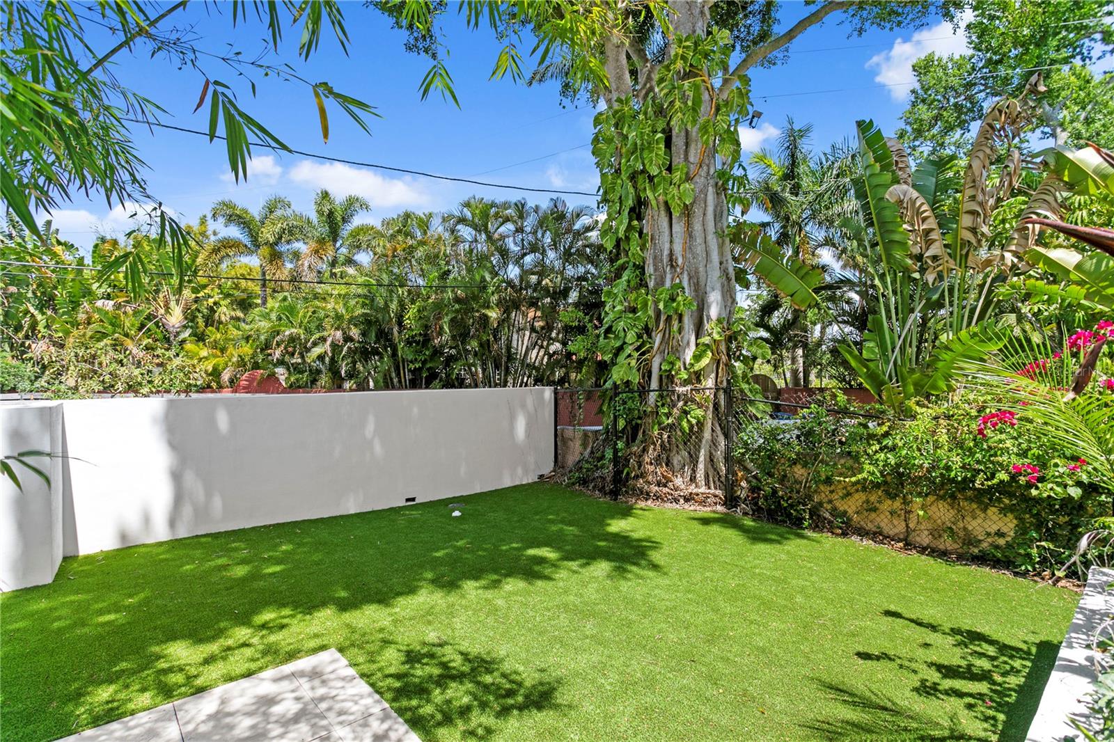 Image 63 of 78 For 325 22nd Avenue Ne