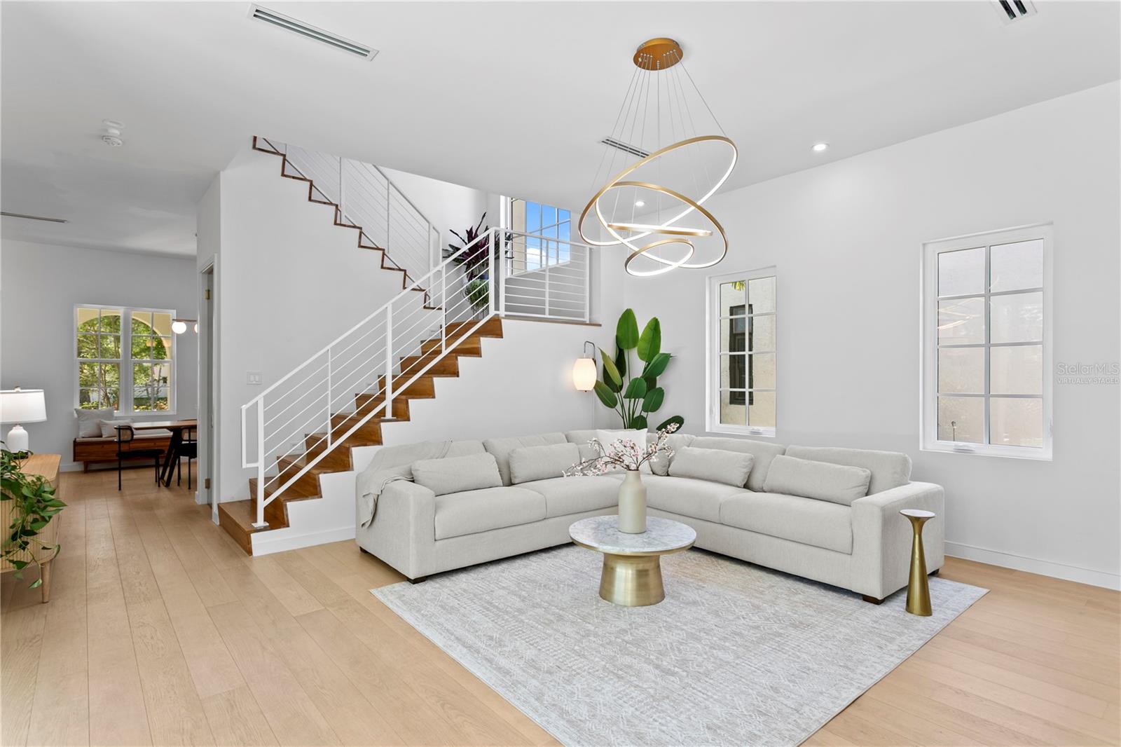 Image 7 of 78 For 325 22nd Avenue Ne