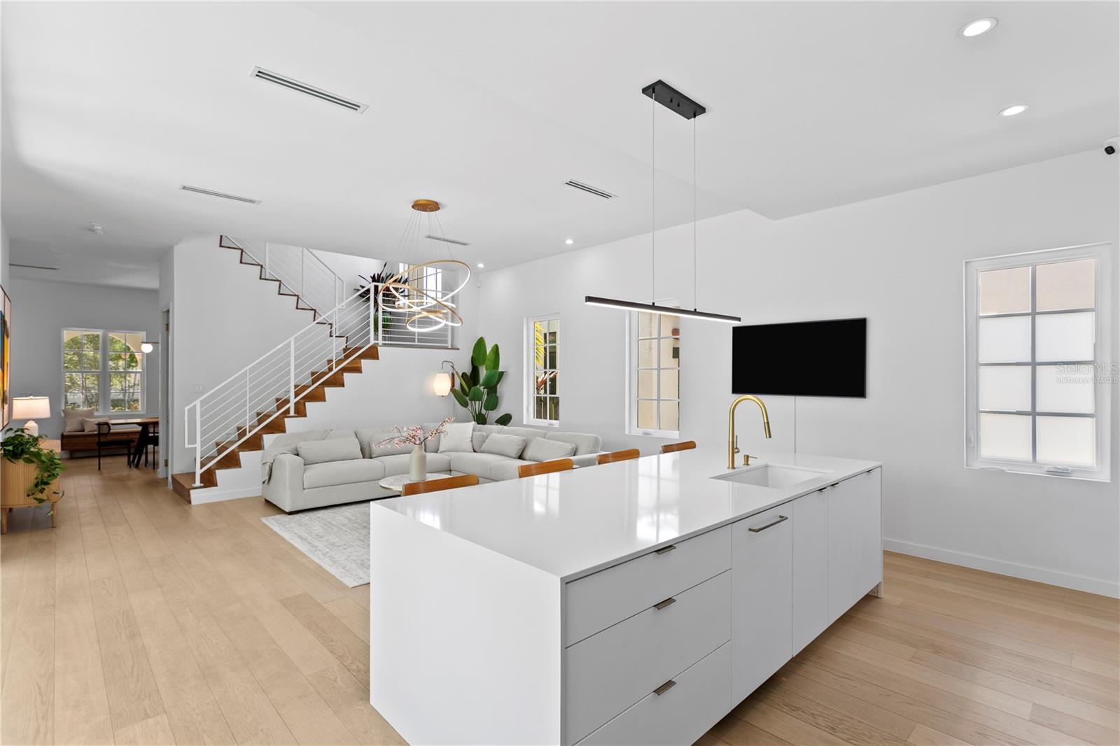 Image 9 of 78 For 325 22nd Avenue Ne