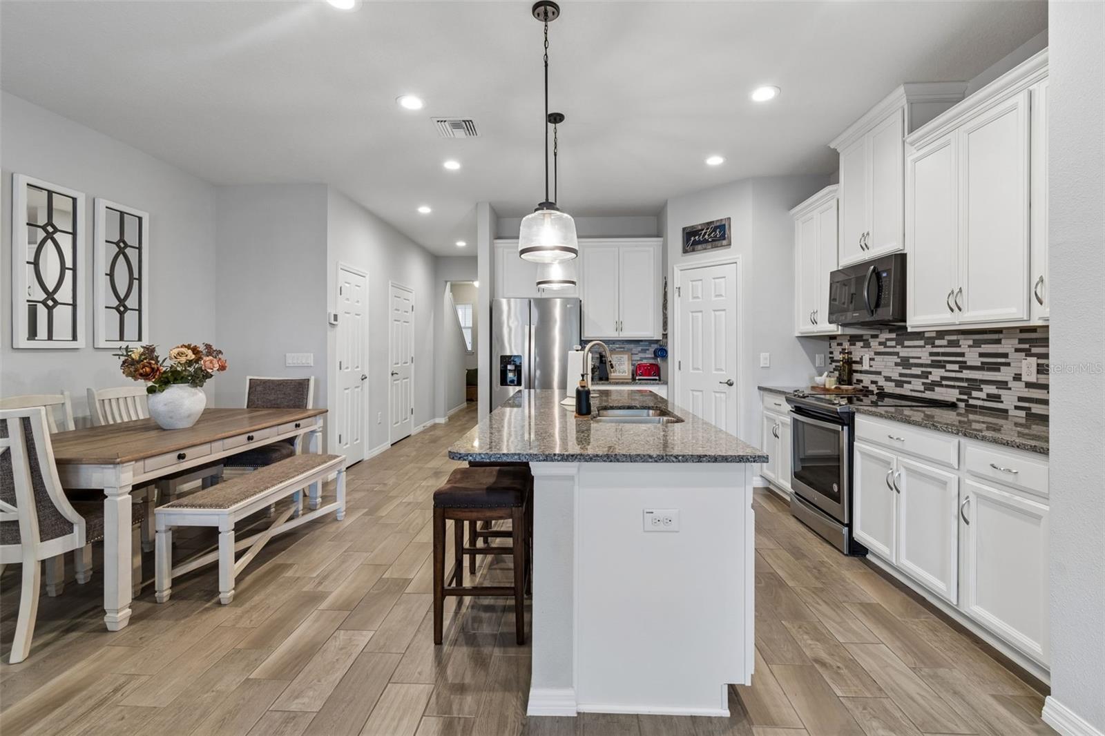 Image 15 of 96 For 2064 Lake Waters Pl