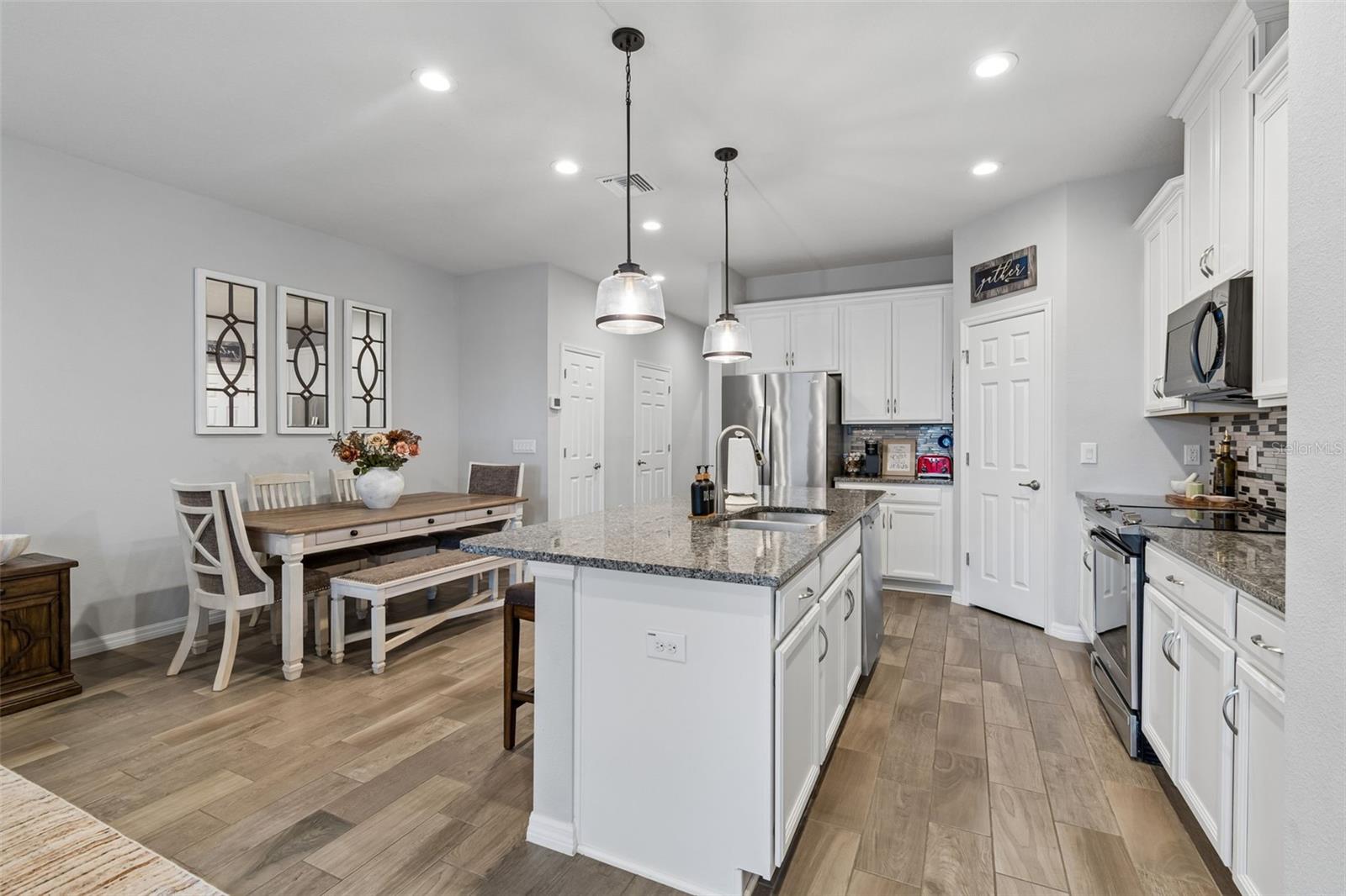 Image 16 of 96 For 2064 Lake Waters Pl