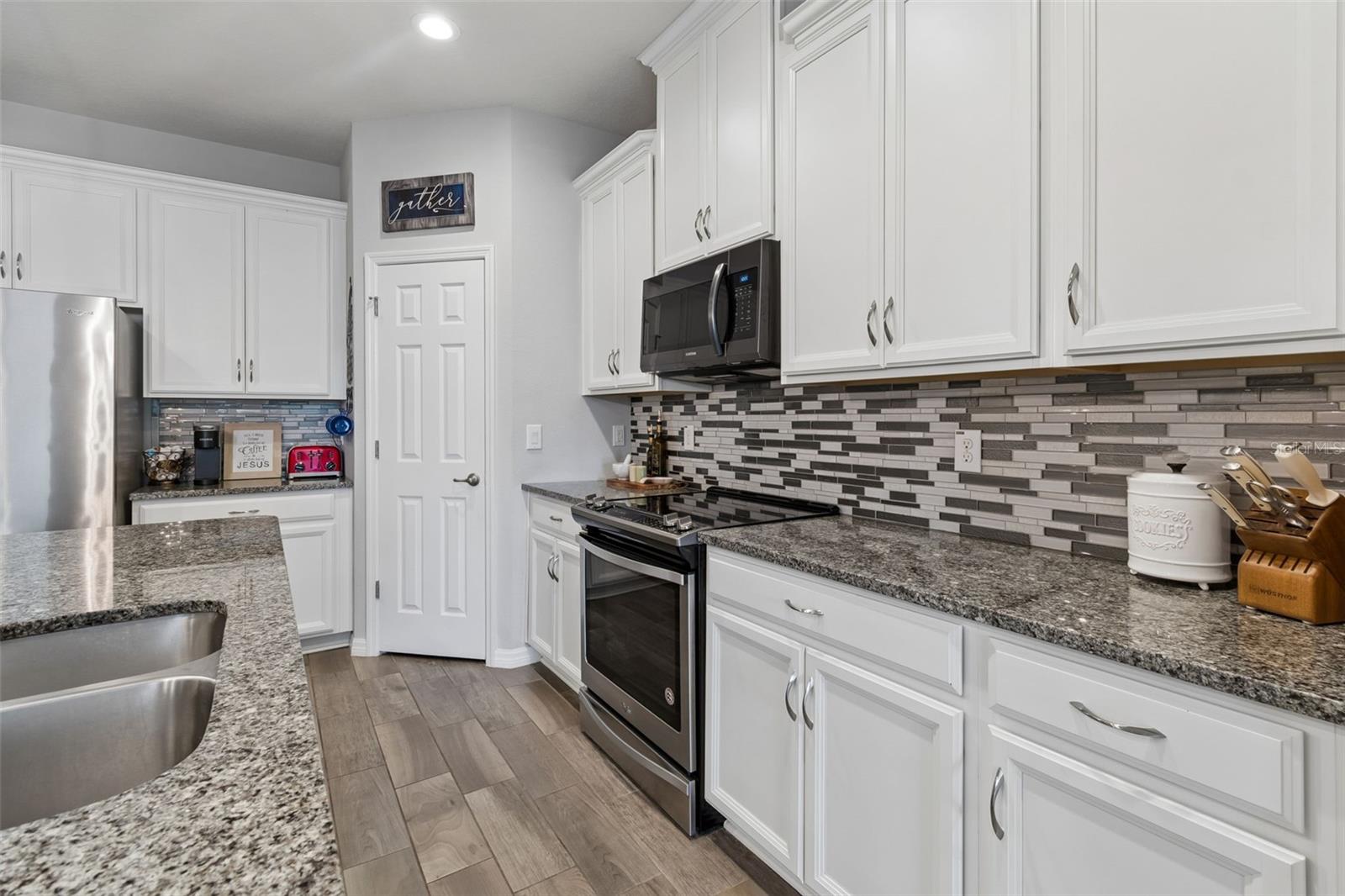 Image 17 of 96 For 2064 Lake Waters Pl