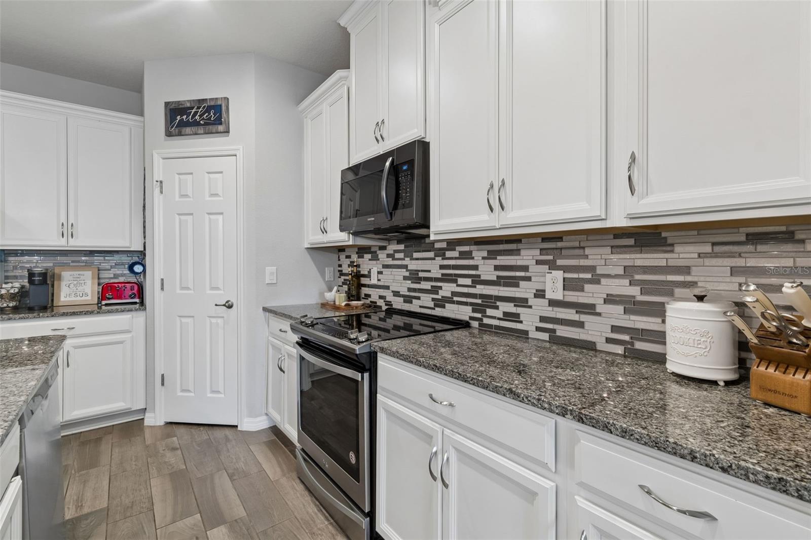 Image 18 of 96 For 2064 Lake Waters Pl