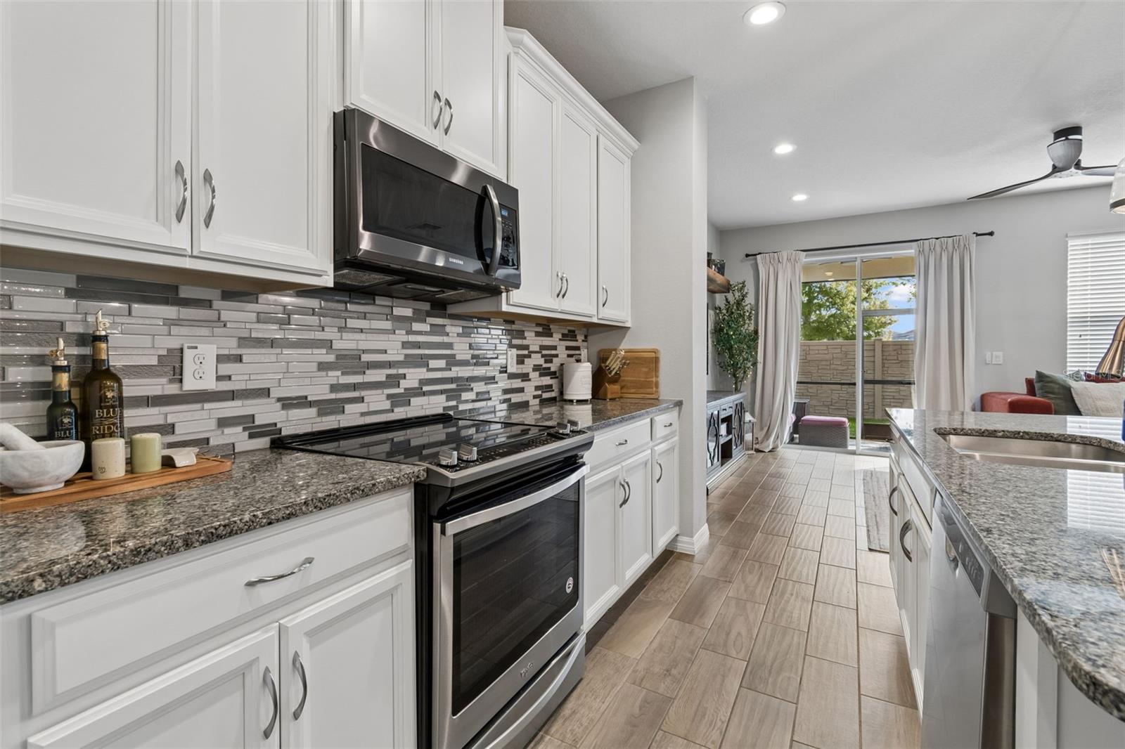 Image 21 of 96 For 2064 Lake Waters Pl