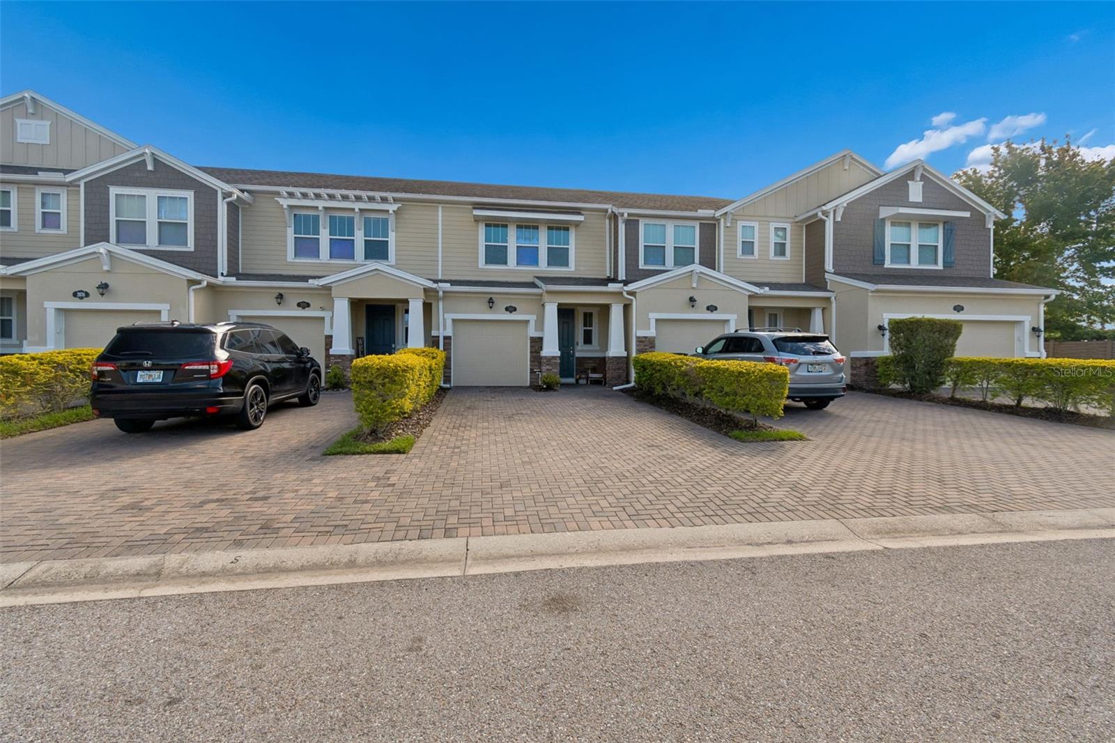 Image 3 of 96 For 2064 Lake Waters Pl