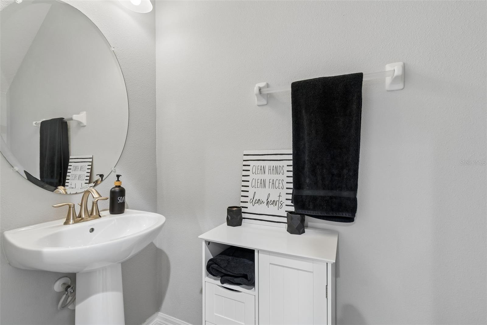 Image 9 of 96 For 2064 Lake Waters Pl