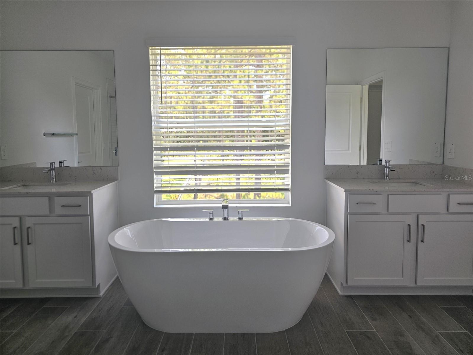 Image 33 of 48 For 18271 Pearl View Place