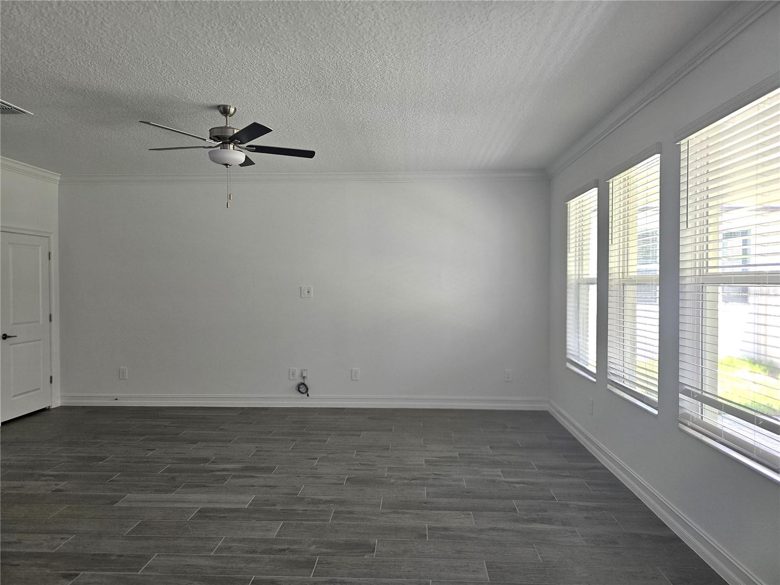 Image 7 of 48 For 18271 Pearl View Place