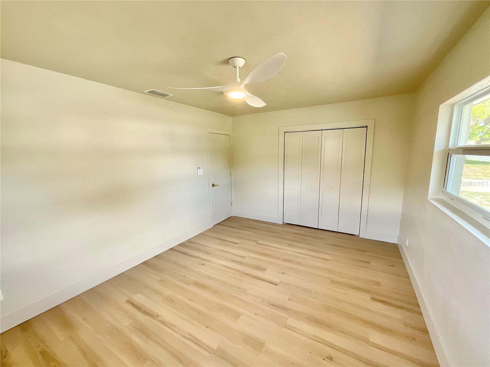 Image 10 of 26 For 644 Manor Drive W