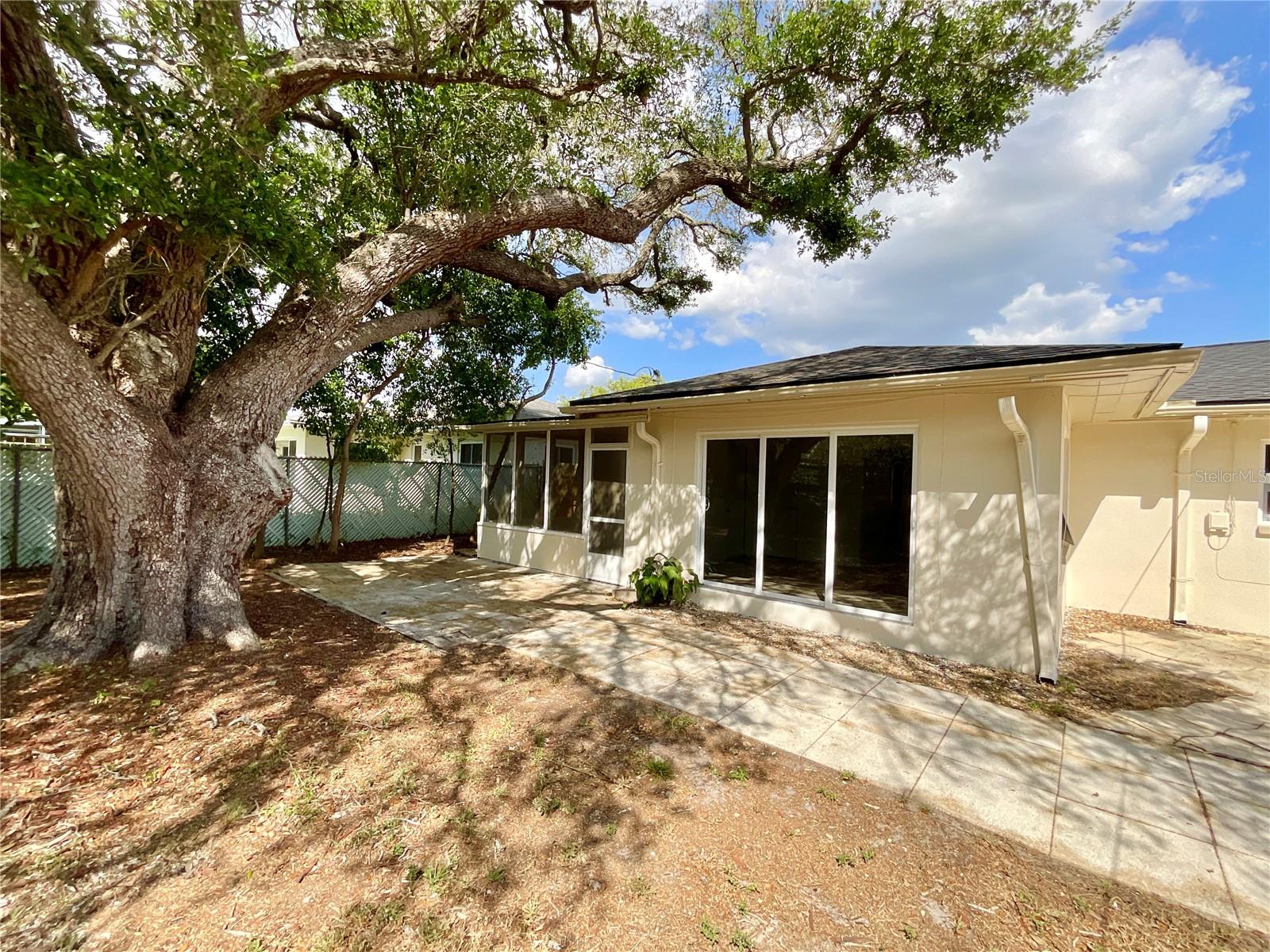 Image 24 of 26 For 644 Manor Drive W