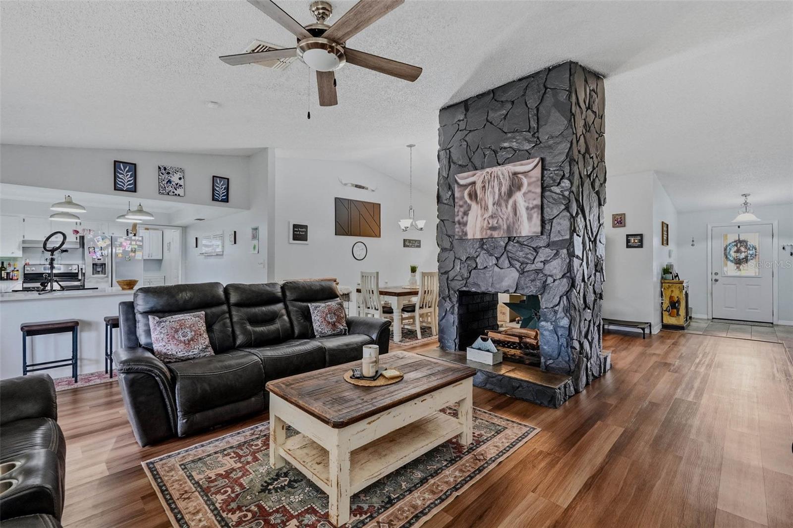 Image 14 of 49 For 9062 Blackstone Street