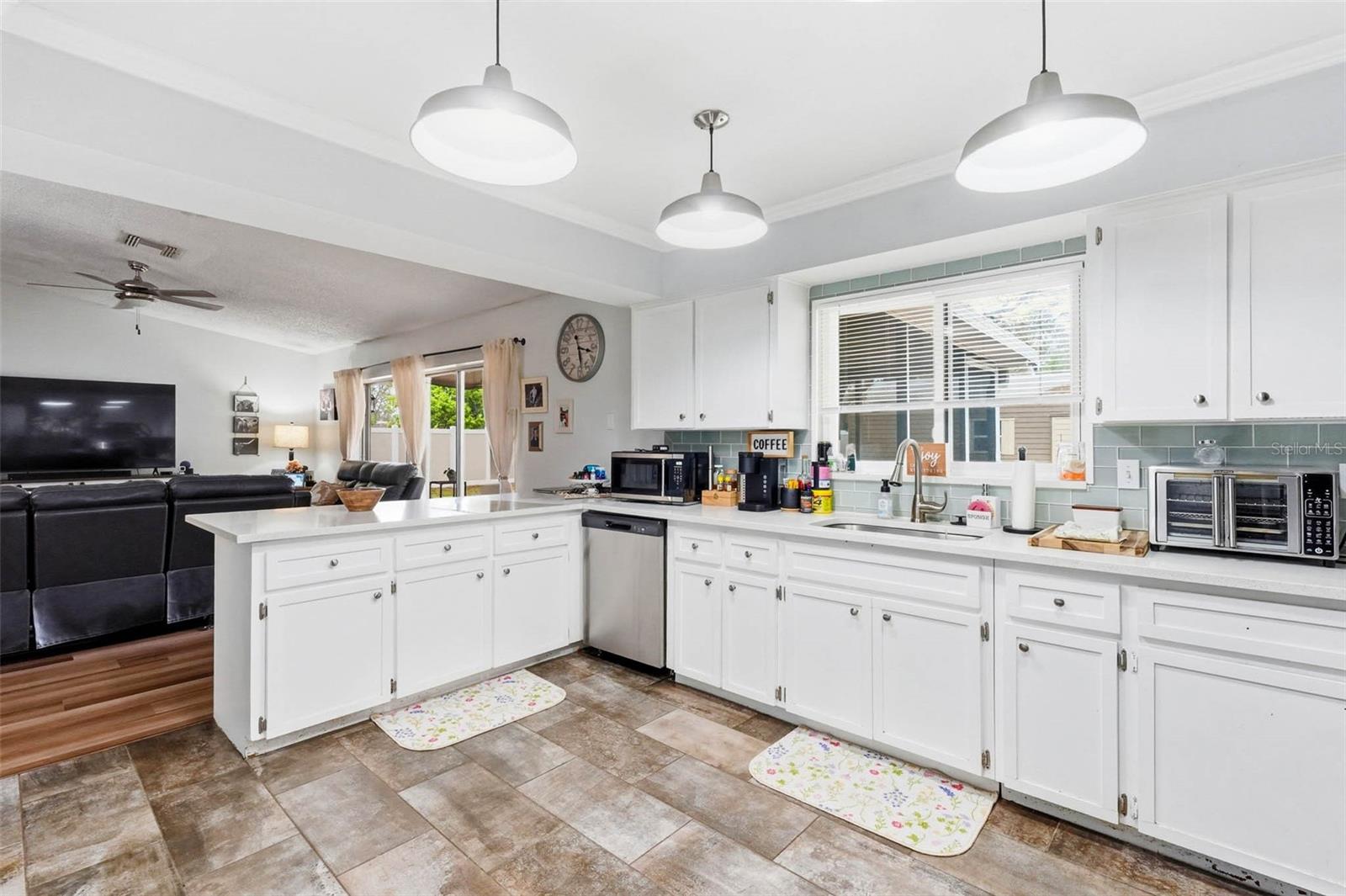 Image 18 of 49 For 9062 Blackstone Street