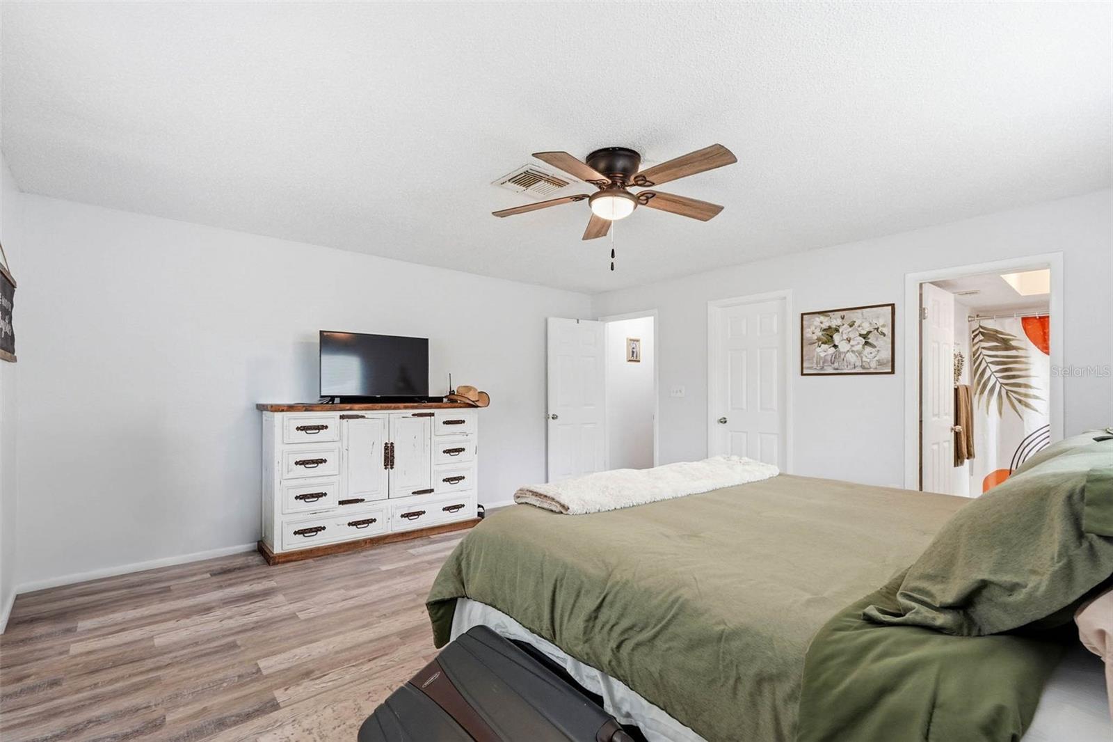 Image 26 of 49 For 9062 Blackstone Street