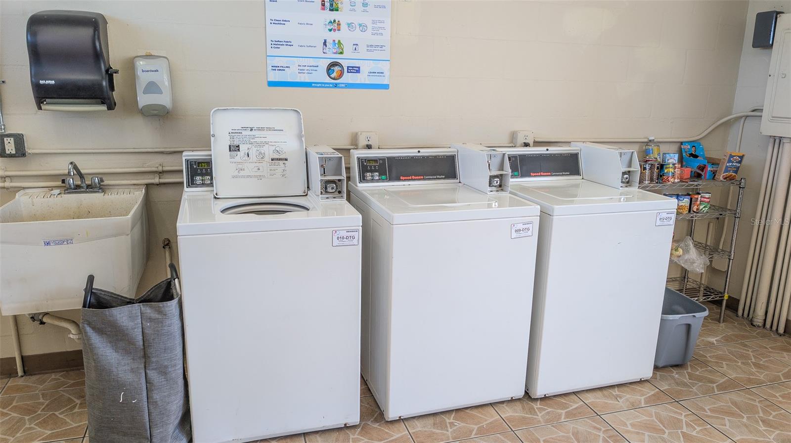 Image 47 of 71 For 229 Dixie  