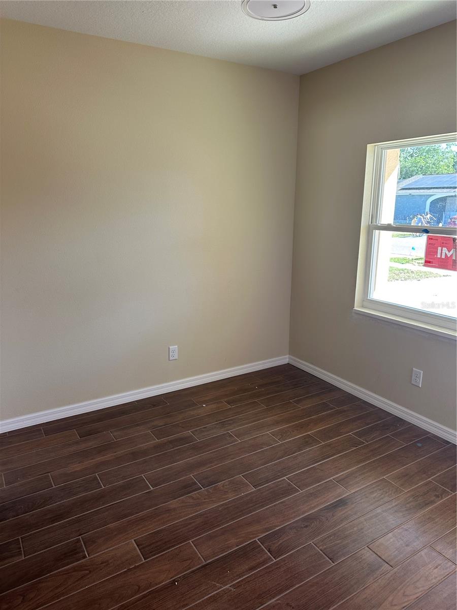 Image 11 of 17 For 1072 Bridlewood Way