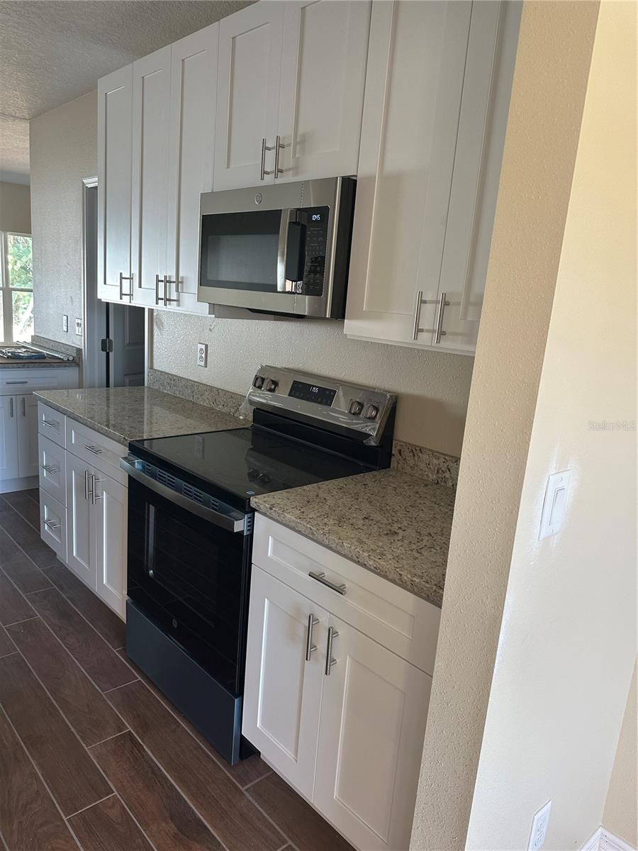 Image 12 of 17 For 1072 Bridlewood Way