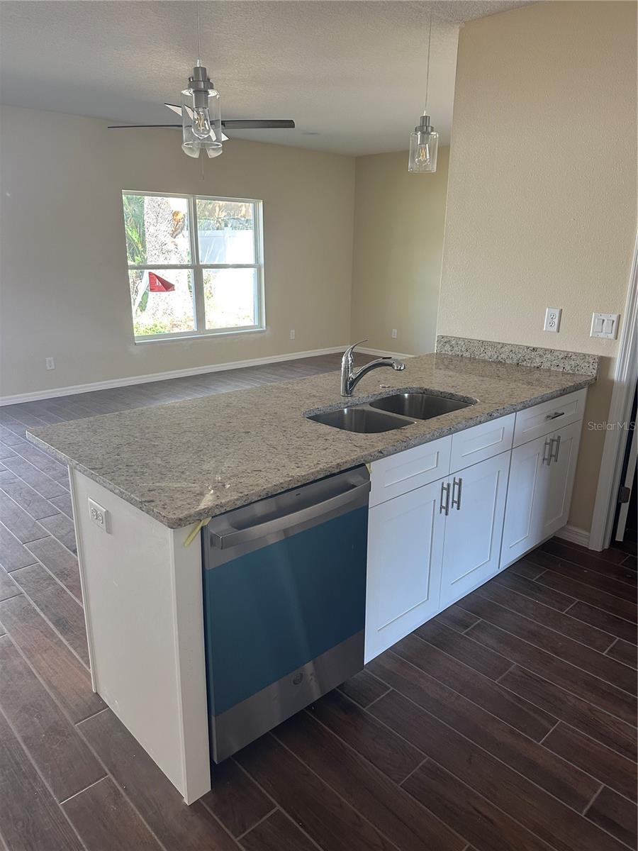 Image 14 of 17 For 1072 Bridlewood Way