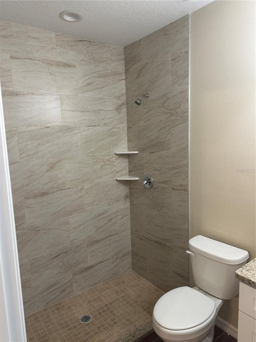 Image 5 of 17 For 1072 Bridlewood Way