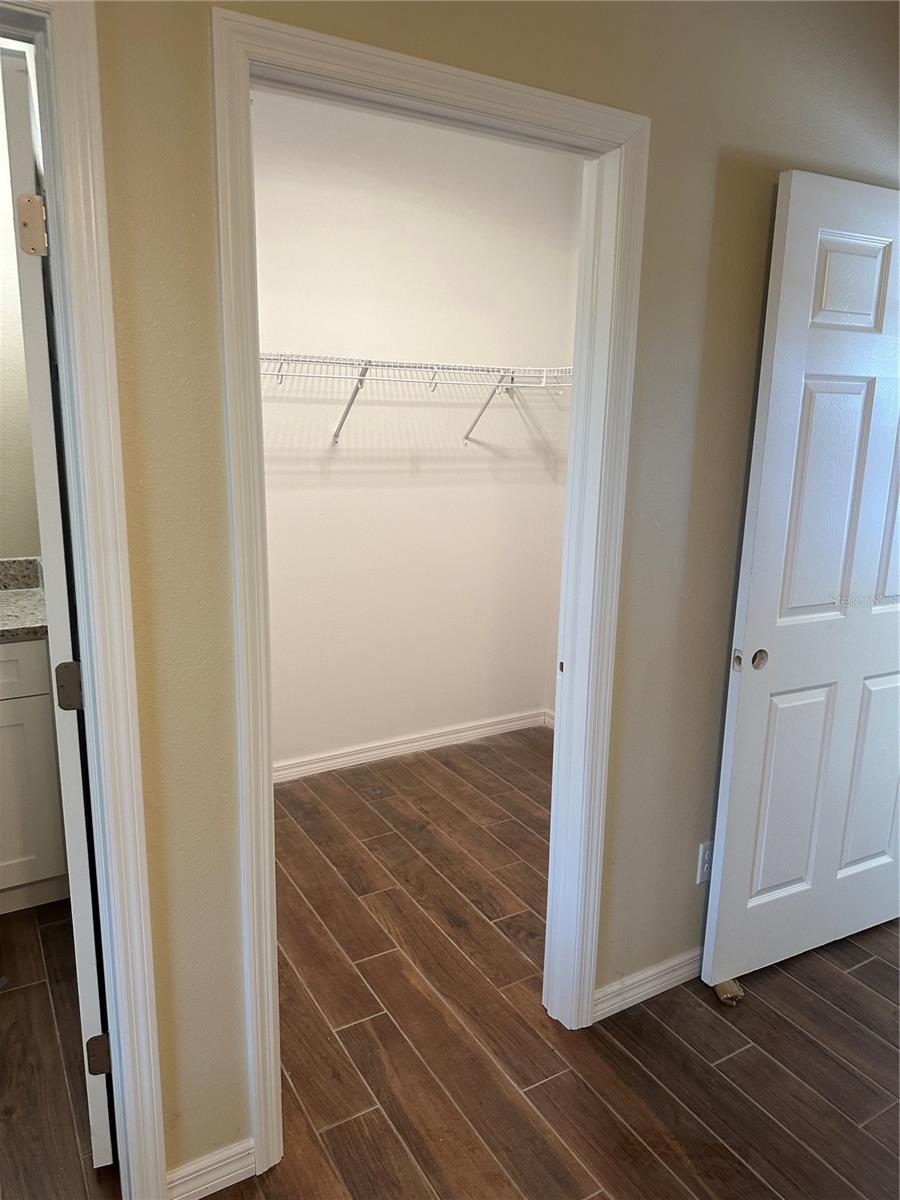 Image 6 of 17 For 1072 Bridlewood Way