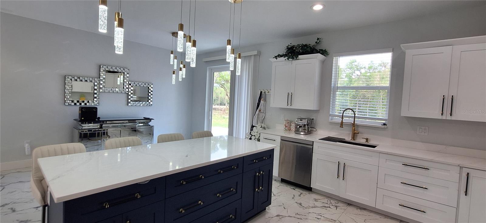 Image 11 of 33 For 7242 Elaine Drive