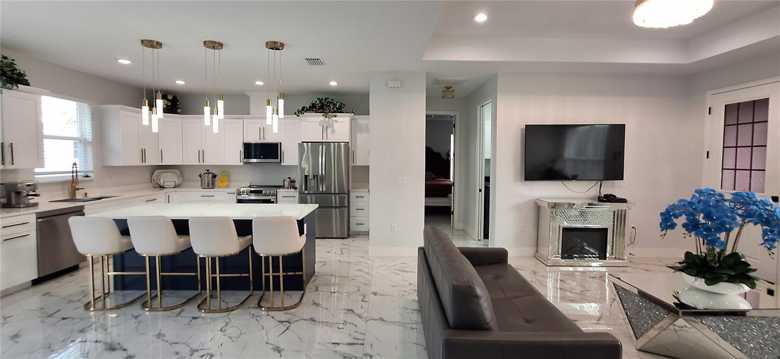 Image 15 of 33 For 7242 Elaine Drive