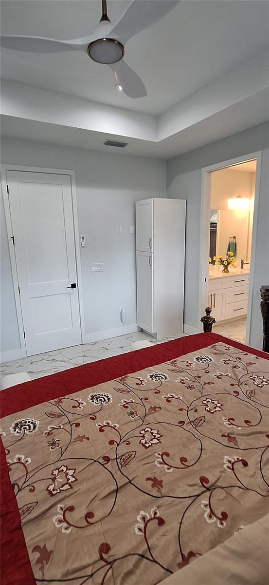 Image 25 of 33 For 7242 Elaine Drive