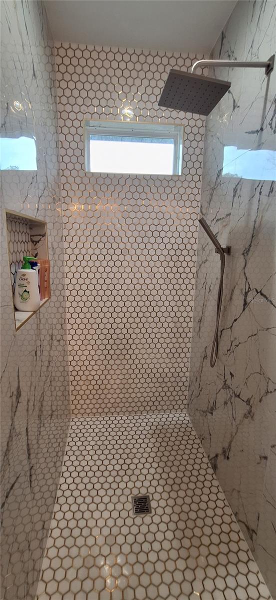 Image 28 of 33 For 7242 Elaine Drive