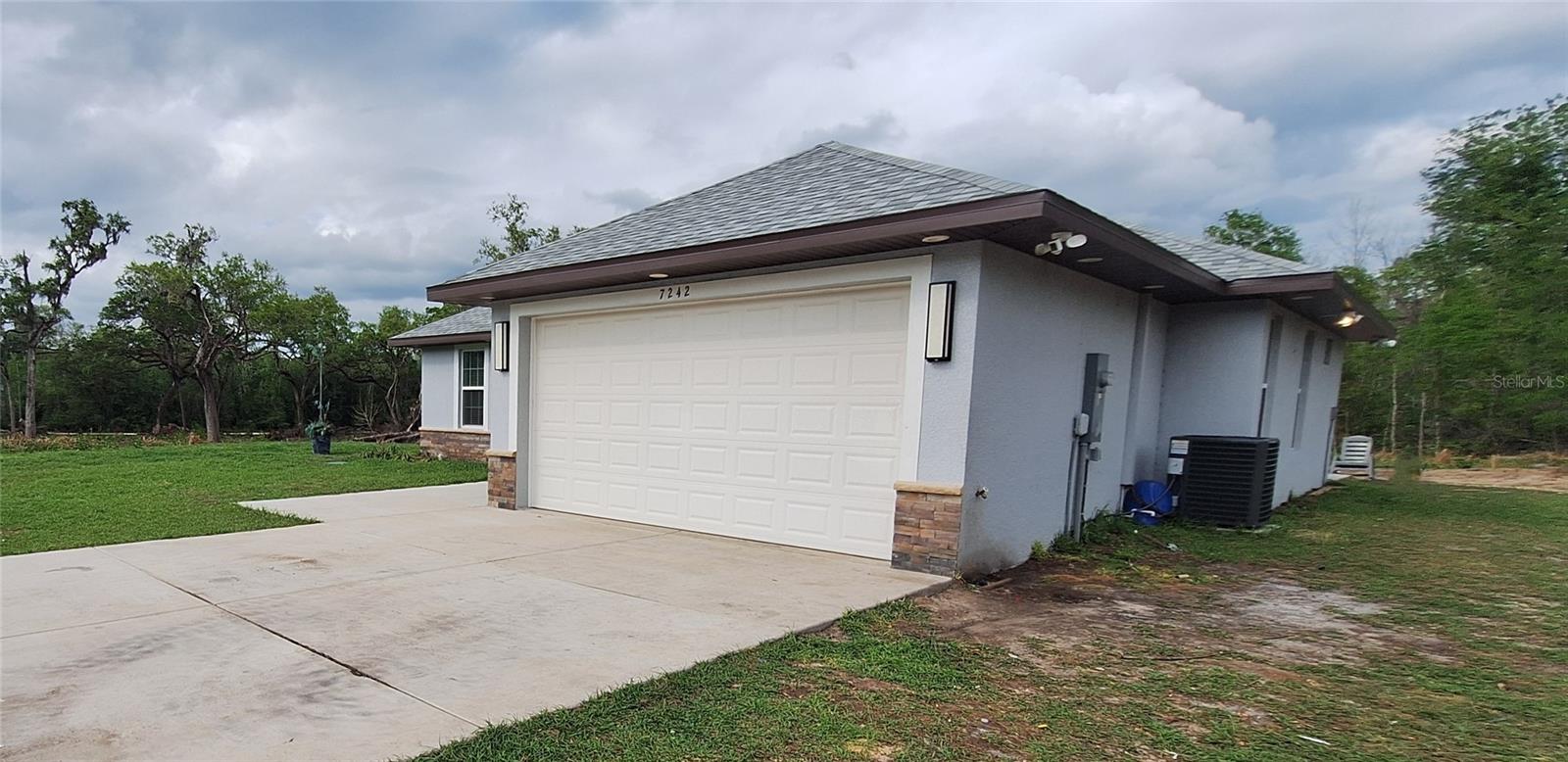 Image 3 of 33 For 7242 Elaine Drive